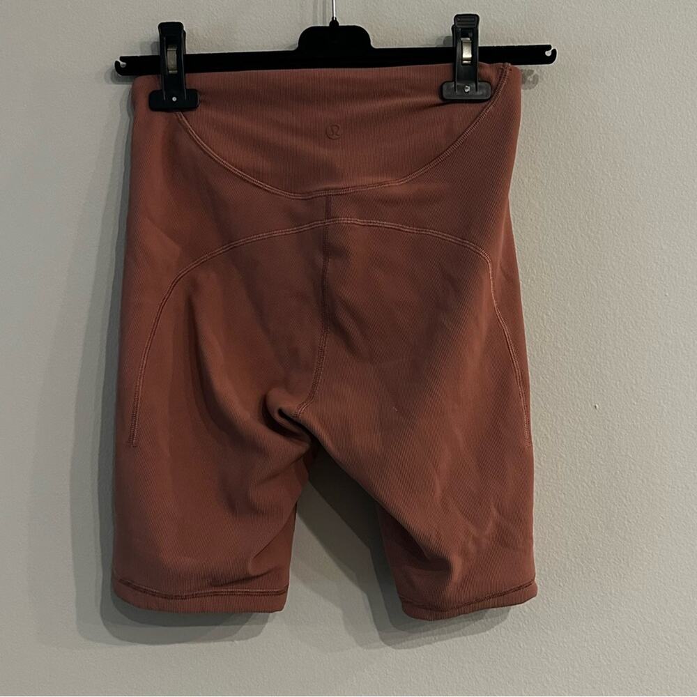 Lululemon Ribbed Contoured High Rise Short 8" - Picture 5 of 7